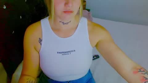 Snapshot of dulcetentacion__ chatting on 11.02.25 Juliana and online show from 11.02.25