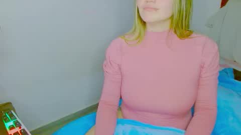 Snapshot of dulcetentacion__ chatting on 11.19.25 Juliana and online show from 11.19.25