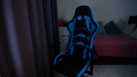 Snapshot of dumont_model chatting on 01.10.25 Nicole online show from 01.10.25