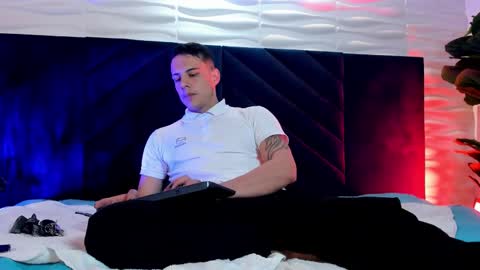 Dustin Sonne online show from 12.23.25