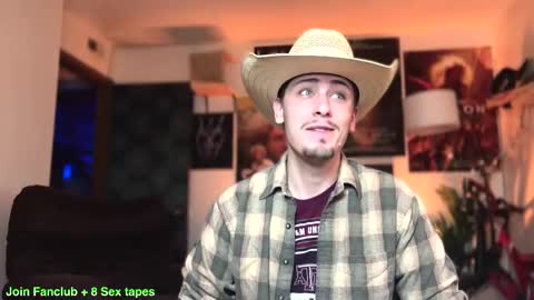 Snapshot of dylandaniel69 chatting on 02.12.25 Dylan Daniel 7.8 online show from 02.12.25