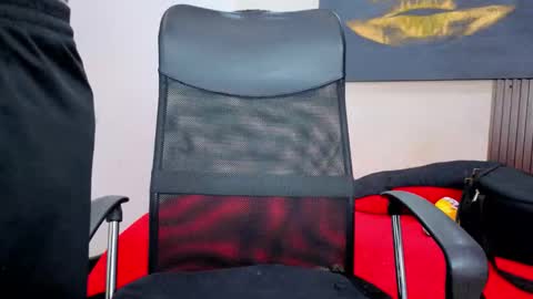 Snapshot of dylanguss chatting on 09.17.25 dylanguss online show from 09.17.25