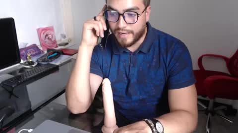 Snapshot of dylanhot10 chatting on 01.28.25 dylanhot10 online show from 01.28.25