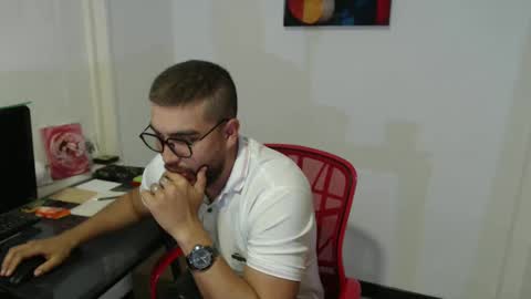 Snapshot of dylanhot10 chatting on 09.17.25 dylanhot10 online show from 09.17.25