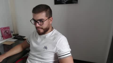 Snapshot of dylanhot10 chatting on 10.06.25 dylanhot10 online show from 10.06.25