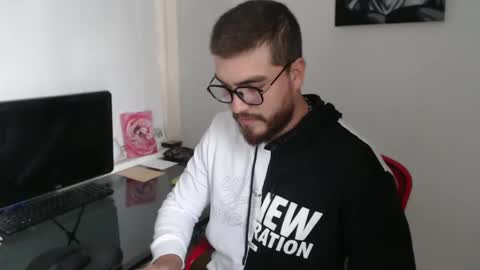 Snapshot of dylanhot10 chatting on 10.10.25 dylanhot10 online show from 10.10.25