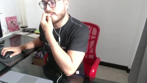 Snapshot of dylanhot10 chatting on 10.18.25 dylanhot10 online show from 10.18.25