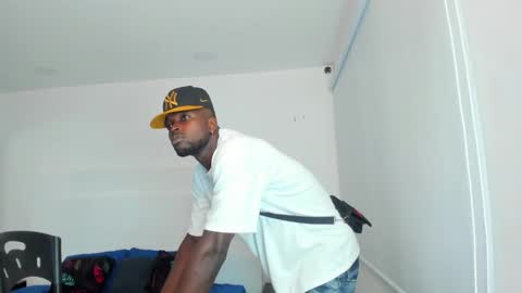 Snapshot of dylantaylor_1 chatting on 02.08.25 Dylan Taylor online show from 02.08.25