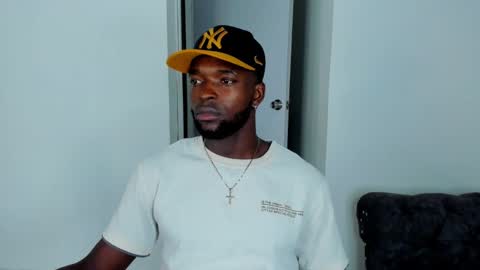 Snapshot of dylantaylor_1 chatting on 10.01.25 Dylan Taylor online show from 10.01.25