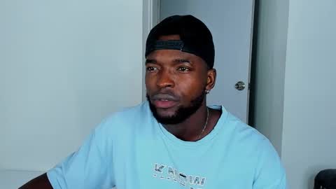 Snapshot of dylantaylor_1 chatting on 10.06.25 Dylan Taylor online show from 10.06.25