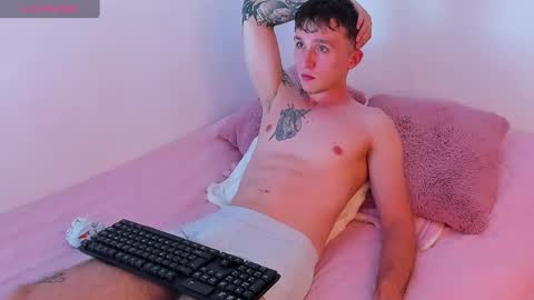 Snapshot of dylanwhite23 chatting on 02.01.25 ---DYLAN--- online show from 02.01.25