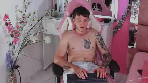 Snapshot of dylanwhite23 chatting on 12.18.25 ---DYLAN--- online show from 12.18.25