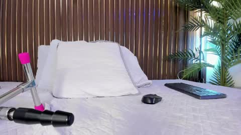 Call me Sofia online show from 04.15.26