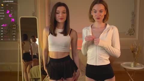 Snapshot of e_vvv_a chatting on 02.06.25 Eva online show from 02.06.25