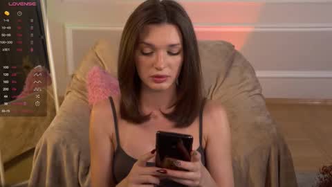 Snapshot of e_vvv_a chatting on 09.14.25 Eva online show from 09.14.25