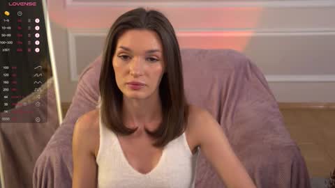 Snapshot of e_vvv_a chatting on 09.18.25 Eva online show from 09.18.25