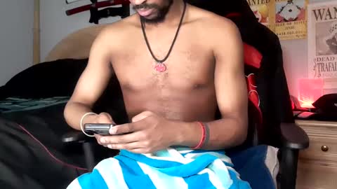 TWITTER   INSTAGRAM    easybreezy20   ONLINE 1230 AM TO 7AM online show from 01.17.25