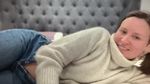 Nadia Ferreira  online show from 01.21.25