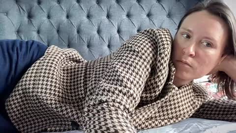 Nadia Ferreira  online show from 09.11.25