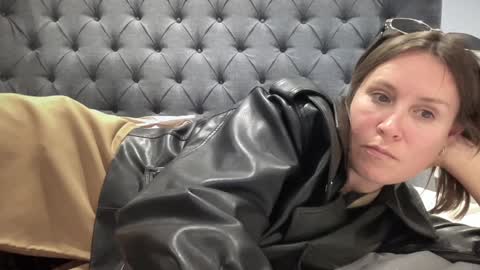 Nadia Ferreira  online show from 10.12.25