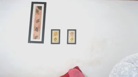 Snapshot of ebanoymarfil2 chatting on 12.14.24 Laraand Drake online show from 12.14.24