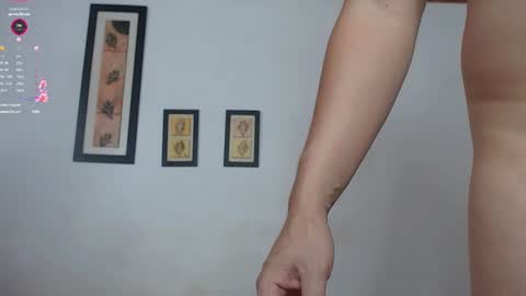 Snapshot of ebanoymarfil2 chatting on 12.20.24 Laraand Drake online show from 12.20.24