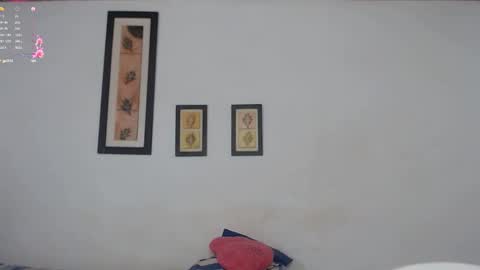 Snapshot of ebanoymarfil2 chatting on 01.11.25 Laraand Drake online show from 01.11.25