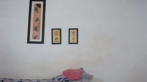 Snapshot of ebanoymarfil2 chatting on 02.15.25 Laraand Drake online show from 02.15.25