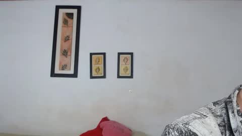 Snapshot of ebanoymarfil2 chatting on 02.24.25 Laraand Drake online show from 02.24.25