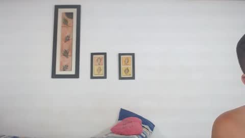 Snapshot of ebanoymarfil2 chatting on 02.25.25 Laraand Drake online show from 02.25.25