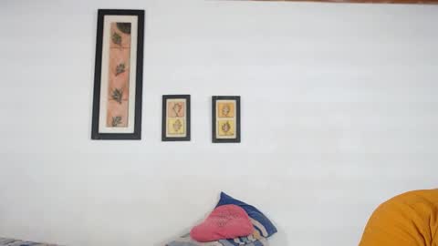 Snapshot of ebanoymarfil2 chatting on 03.01.25 Laraand Drake online show from 03.01.25