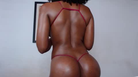 Snapshot of ebanoymarfil2 chatting on 11.12.25 Laraand Drake online show from 11.12.25