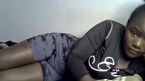 Snapshot of ebonnyqueeen chatting on 03.17.26 Queen online show from 03.17.26