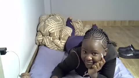 Snapshot of ebonnyqueeen chatting on 04.05.26 Queen online show from 04.05.26