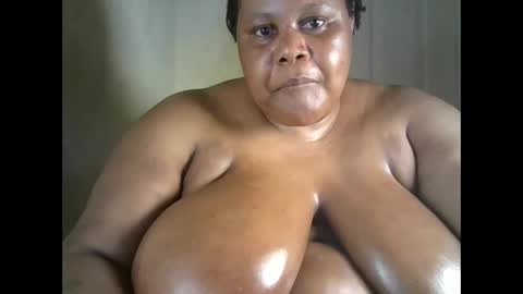 ebony_magixs online show from 10.13.25