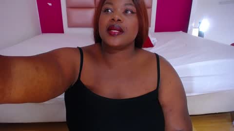 Snapshot of ebony_sugar_mommy chatting on 01.15.25 MILENA online show from 01.15.25