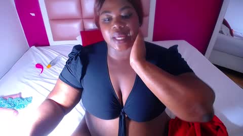 Snapshot of ebony_sugar_mommy chatting on 02.08.25 MILENA online show from 02.08.25