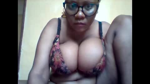 Snapshot of ebonybussy chatting on 06.11.26 MAMITO online show from 06.11.26