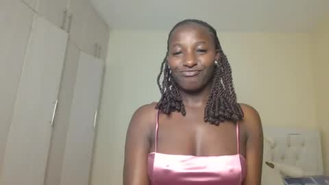 Snapshot of ebonyqueen_11 chatting on 06.13.26 Ebonyqueen online show from 06.13.26