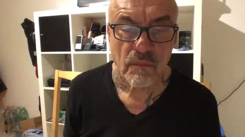 Snapshot of eddelmar chatting on 01.06.25 eddelmar online show from 01.06.25