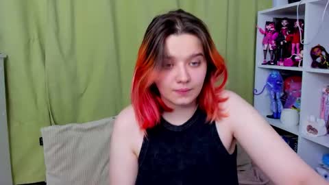 Snapshot of edna_dana chatting on 11.23.25 Edna online show from 11.23.25