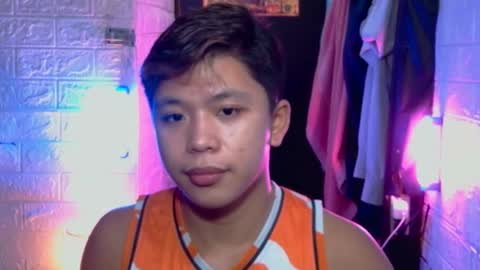 Snapshot of edrianburca052 chatting on 10.23.25 urasian chub online show from 10.23.25