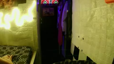 Snapshot of edrianburca052 chatting on 10.29.25 urasian chub online show from 10.29.25