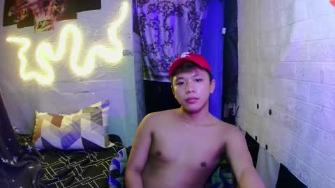 Snapshot of edrianburca052 chatting on 10.31.25 urasian chub online show from 10.31.25