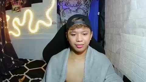 Snapshot of edrianburca052 chatting on 11.21.25 urasian chub online show from 11.21.25