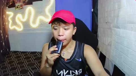 Snapshot of edrianburca052 chatting on 11.26.25 urasian chub online show from 11.26.25