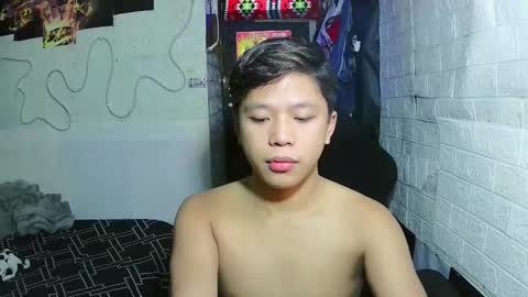 Snapshot of edrianburca052 chatting on 11.30.25 urasian chub online show from 11.30.25