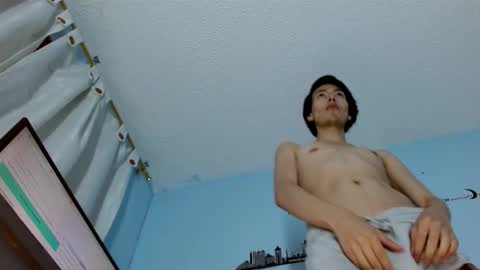 Snapshot of edward_sex18 chatting on 10.21.25 edward online show from 10.21.25