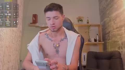 Snapshot of edwardross_ chatting on 07.18.26 Edward Ross online show from 07.18.26