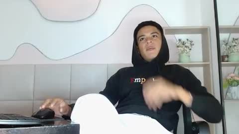 Snapshot of edylucianni chatting on 07.14.26 EdyLucianni online show from 07.14.26